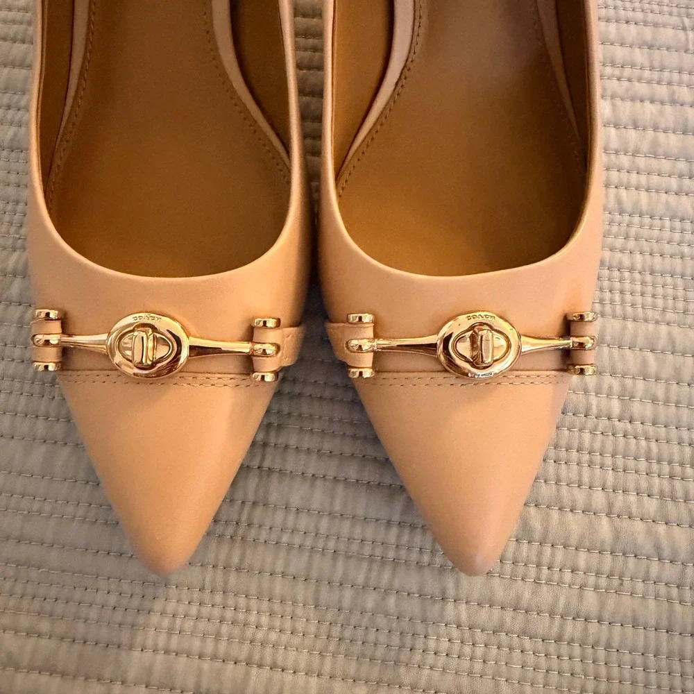 Coach Women's Waverly Tan Leather Pointed Toe Turnlock Kitten Heel Pumps Size 7B